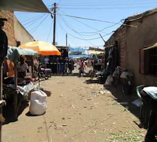 Unterwegs auf einem einheimischem Markt in Kisumu.