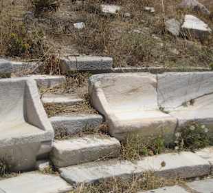 Sitze in der ersten Reihe des Theaters