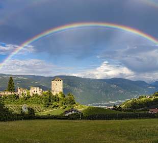 Blick auf die Mayenburg in Völlan