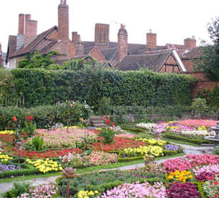 im Park hinter Nash House