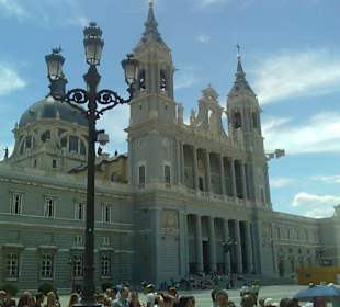 Seitenansicht des Palacio Real's in Madrid