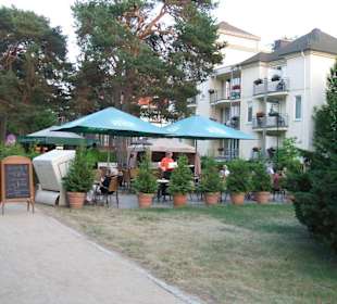 Kleine Bar an der Promenade