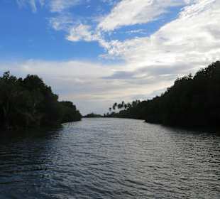 Flussfahrt direkt vor dem Club Hotel Dolphin mit Haralds Boo