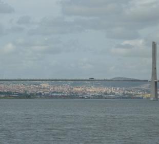 Blick auf die 17 km lange Ponte Vasco da Gama