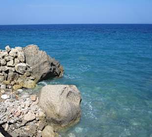Spaziergang am Felsenstrand in Rhodos!