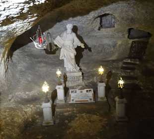 Unter der Erde Grotto