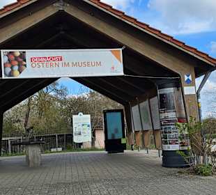 Der Info-Bereich und WC-Anlagen