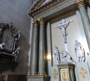 In der Michaelerkirche: einer der Seitenaltäre