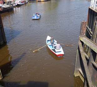 Das Sieltor zwischen Harle und dem Museumshafen