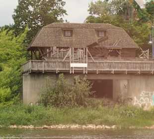 Schiffsmühle am Elbufer