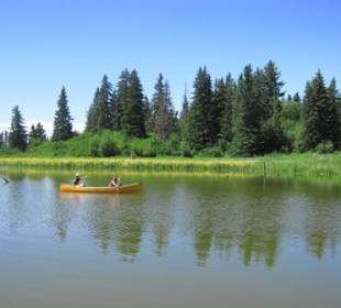 Kanufahren auf dem Astotin Lake