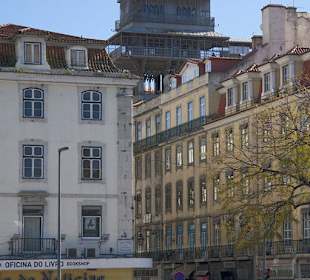 Elevador de Santa Justa vom Rossio aus gesehen