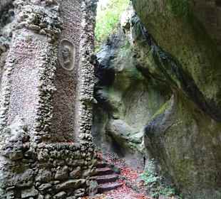 Im Ruinentheater des Felsengartens