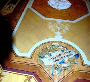 Die Deckenpracht in Holzmalerei