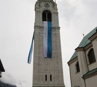 Der freistehende Turm der Pfarrkirche