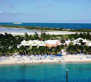 Blick auf den Strand vom Schiff aus