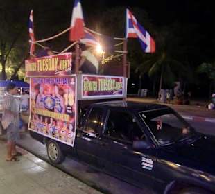 Werbung für Thai Boxen, fast täglich