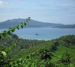 Blick auf eine Lagune bei der Weiterfahrt