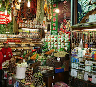 Um die Ecke auf dem Gewürz.--Käse etc. Markt