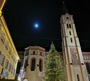 Weihnachtsbaum, Kirche und altes Rathaus