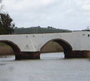 Die alte Brücke über den Rio Arade in Silves