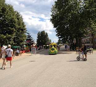 Schön auf der Promenade zu fahren