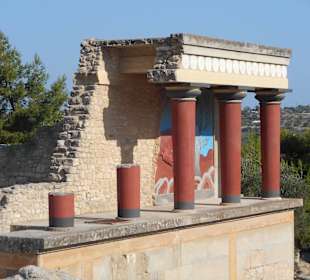 Read columns of the palace 