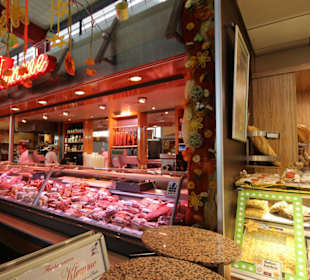 Marktstand Fleisch und Wurstwaren