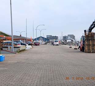 Hörnumer Hafen mit Blick auf das BUDERSAND Hotel Golf & Spa 