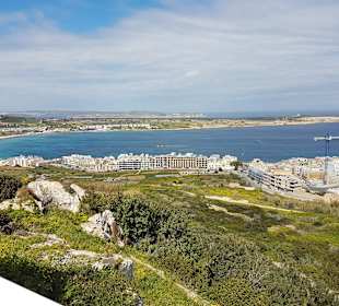 Von Der Kirche in Richtung Melieha Strand und Hotel