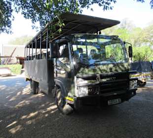 Umgebauter LKW für die Pirschfahrten