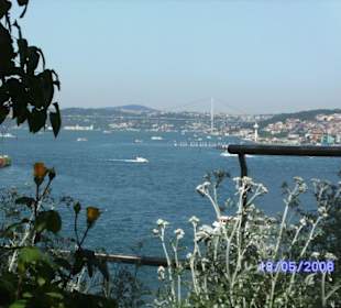 Blick vom Gülhane-Park auf den Bosporus