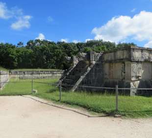 Spaziergang auf dem Ruinengelände