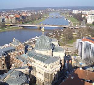 Blick von der Kuppel zur Elbe