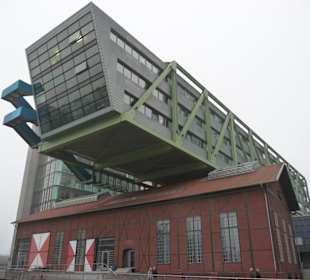 Moderner Bau Medienhafen