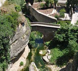 Blick von der Puente Viejo auf die Puente Arabe