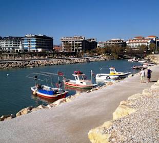 Vom Hafen aus Richtung Strand
