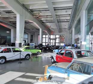 Fahrzeuge im Schuppen Eins