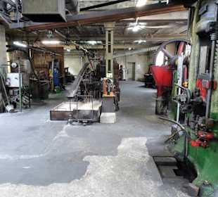 Maschinenräume in der Fertigung der Ventilfabrik