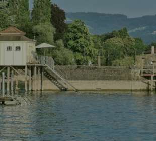 Schiffsanlegestelle - Badehaus