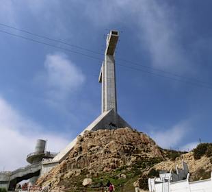 Kreuz über der Stadt