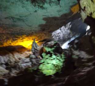 Verschieden Steinformationen in der Höhle