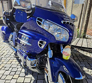Eisbecher im Schatten 