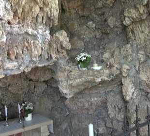 Lourdes-Grotte im Eutinger Friedhof