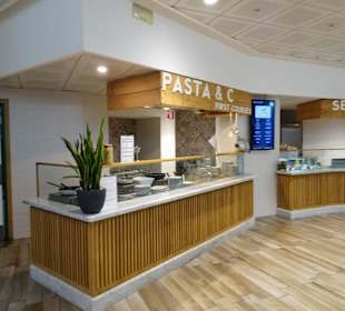 Free-Flow-Restaurant im Flughafen Olbia