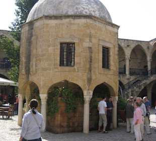Mini-Moschee auf dem Innenhof
