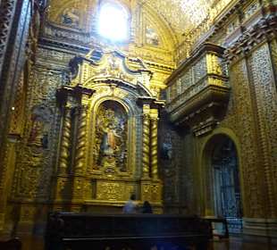 Alles mit viel Gold verziert