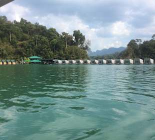 Schwimmende Bungalows auf dem Stausee
