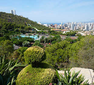 Blick auf Aqualandia und Benidorm