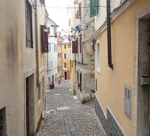 Eine typische Gasse in Piran